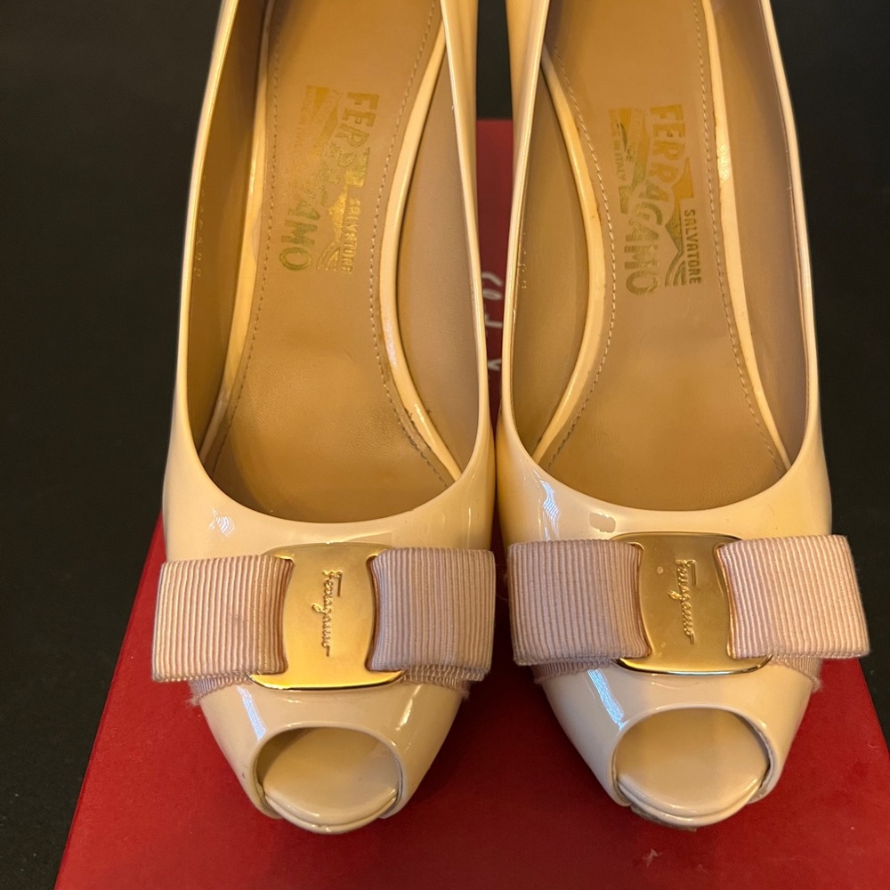 Salvatore Ferragamo Cream heels, size 9